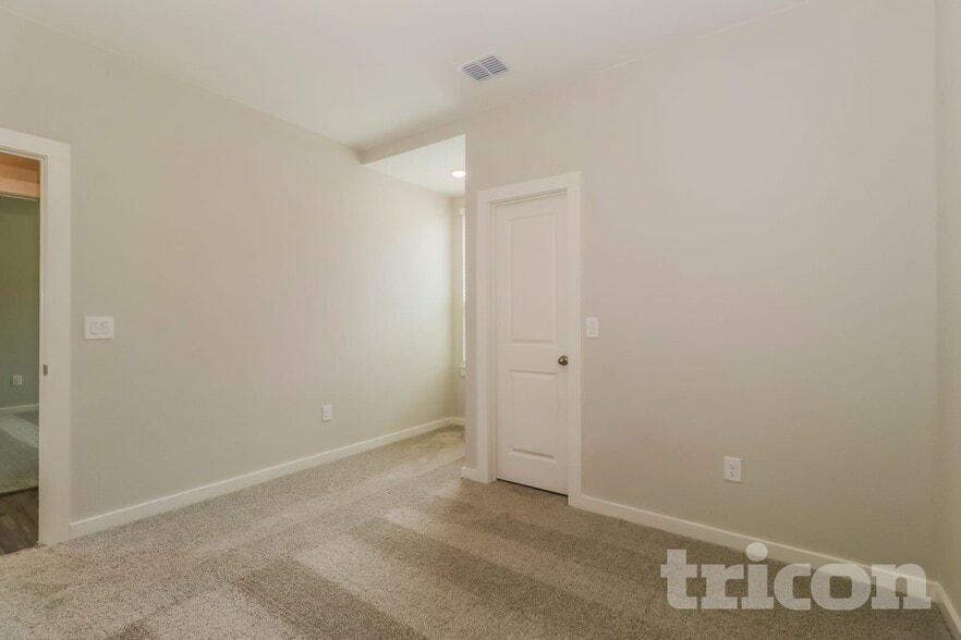 Building Photo - 617 Raglands Rd