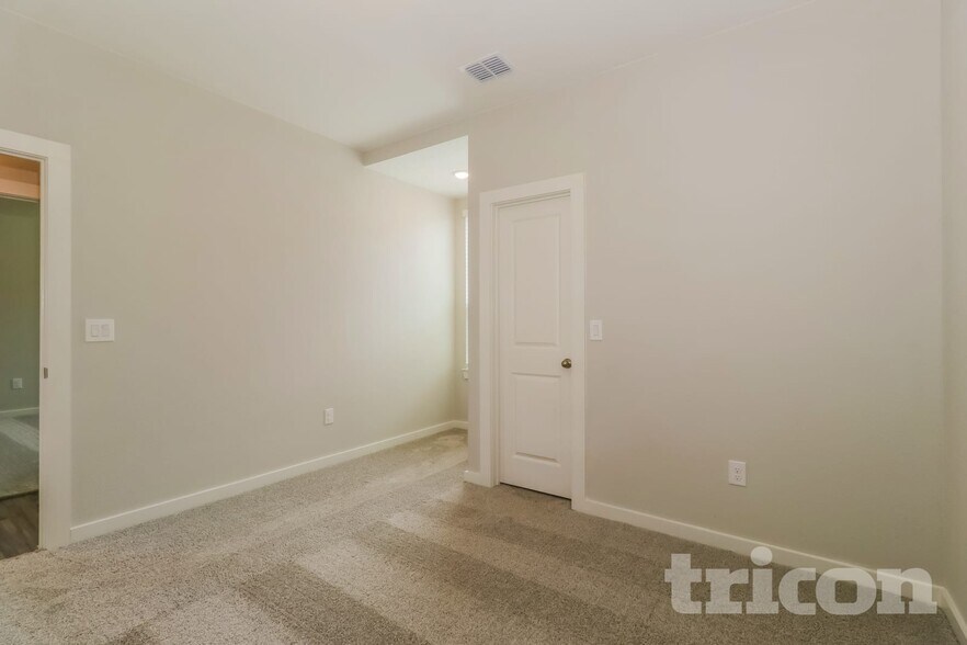 Building Photo - 625 Raglands Rd