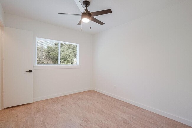 Building Photo - 12812 Covington Trail