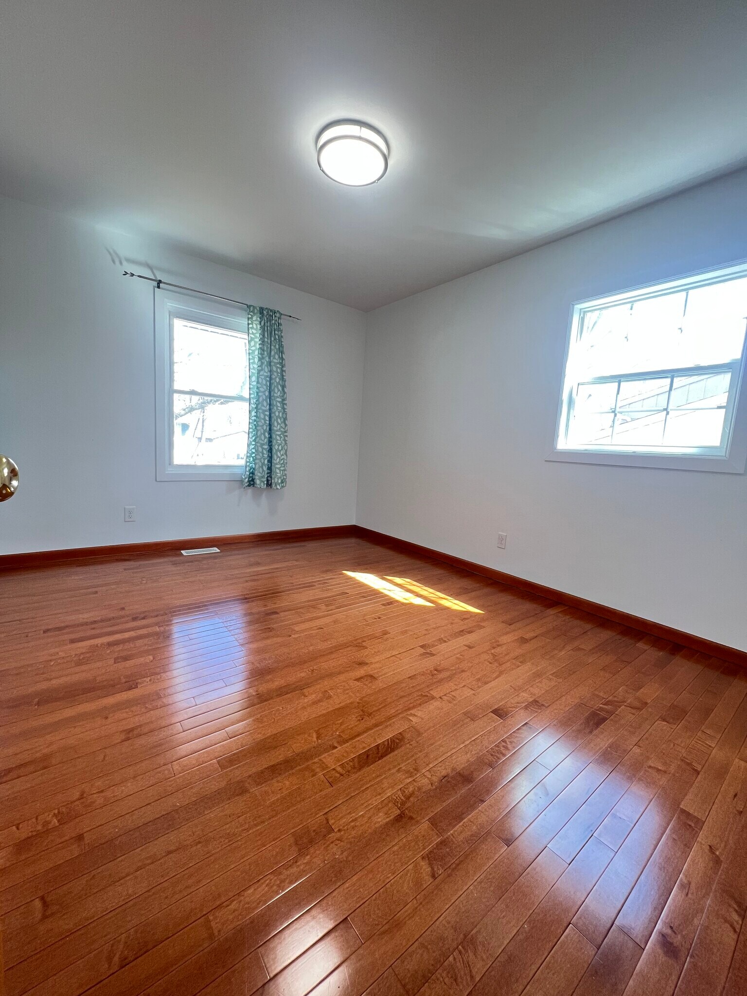 Building Photo - 2507 Sheridan Dr