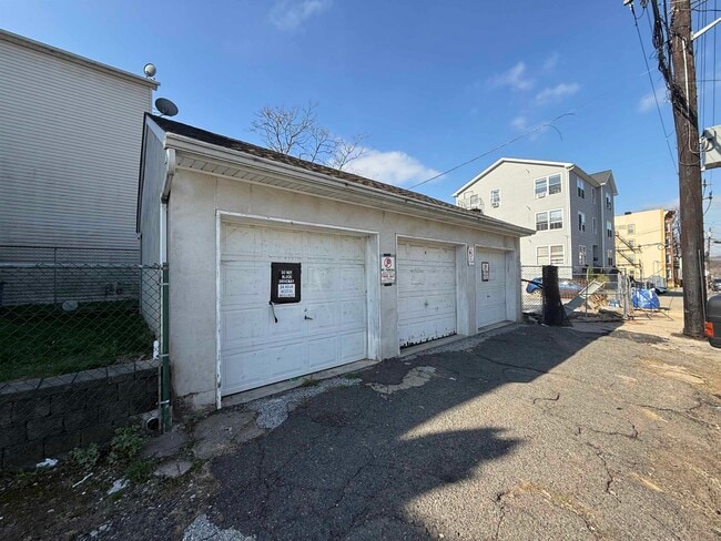 Building Photo - 214 Hamilton Ave