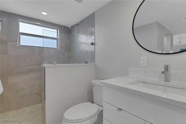 Building Photo - 12945 Vanderbilt Dr