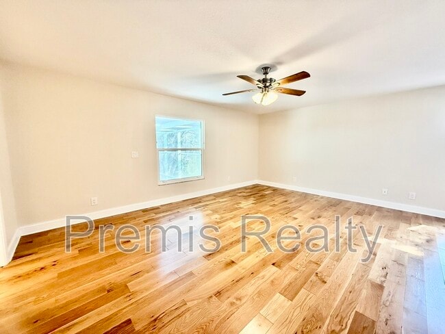 Building Photo - 957 Weathersfield Dr