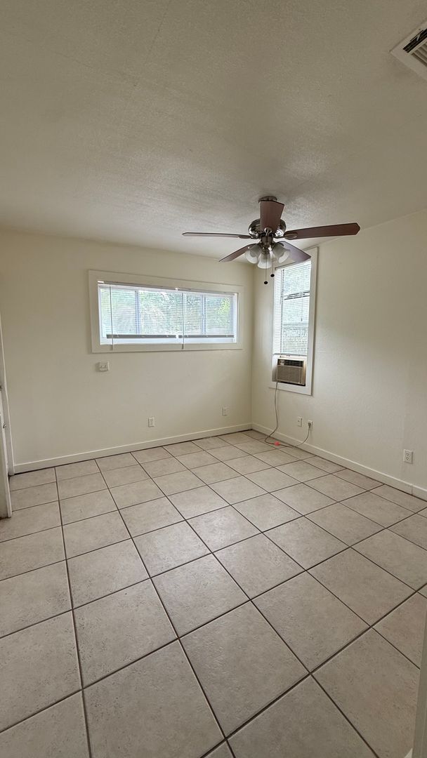 Building Photo - 4/2 House on Atkamire Drive, large yard! A...