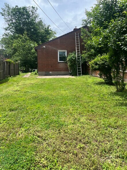 Building Photo - 1419 Beechwood Blvd