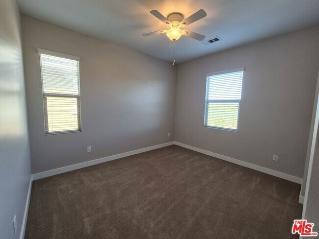 Building Photo - 383 Silk Tree Ave