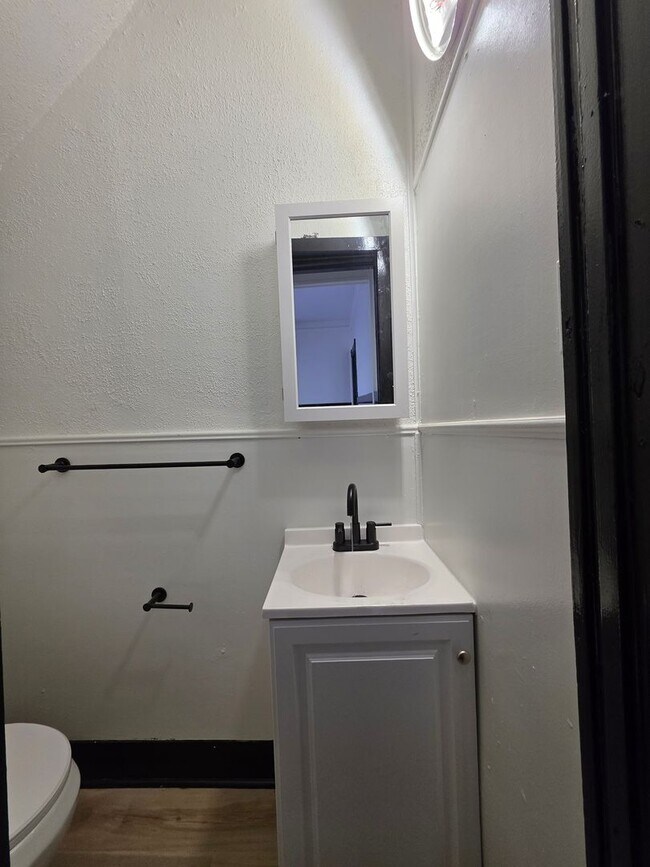 Building Photo - updated 4 bedroom 2.5 Bathroom house for rent