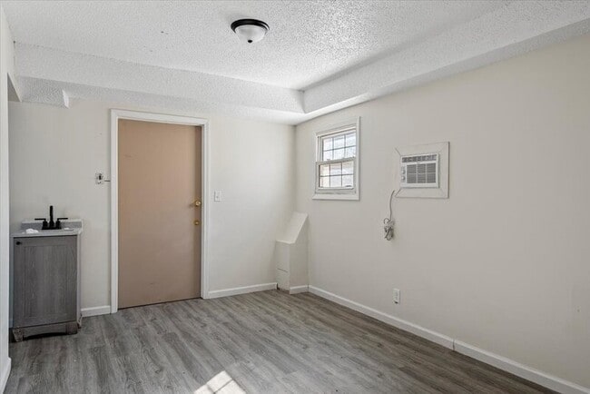 Building Photo - 111 S Elder Ln