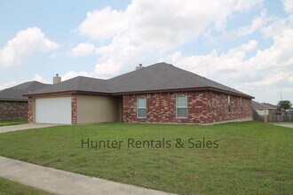 Building Photo - Fabulous Five Bedrooms!