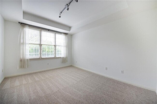Building Photo - 1735 W Peachtree St NE