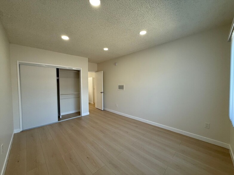 Building Photo - 5461 Kester Ave
