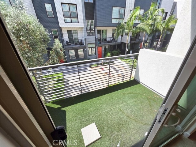 Building Photo - 164 Placemark