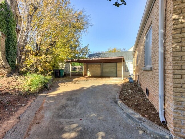 Building Photo - 2933 Cummings Dr