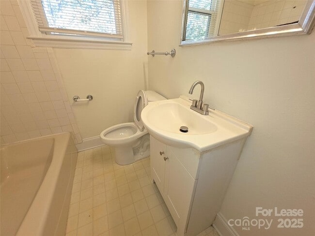 Building Photo - 412 Park Ave