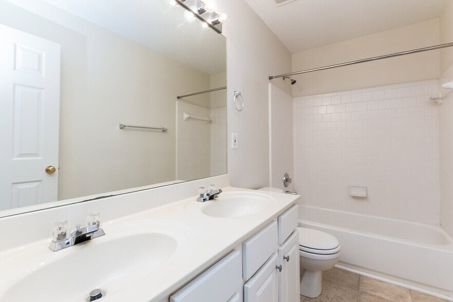 Building Photo - 3740 Ridgefair Dr