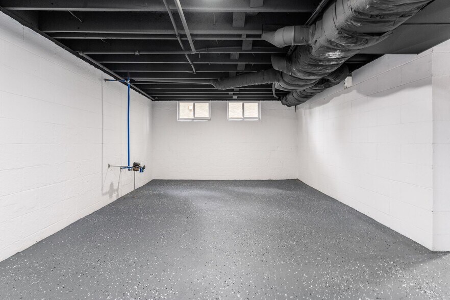 Building Photo - 884 S Chesterfield Rd