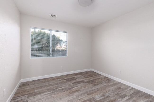 Building Photo - 3-bedroom, 2-bathroom home with a double car garage located in a non-HOA area