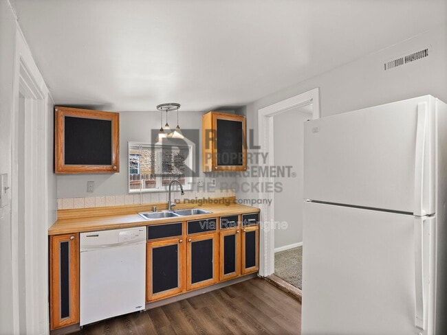 Building Photo - 319 Walnut St