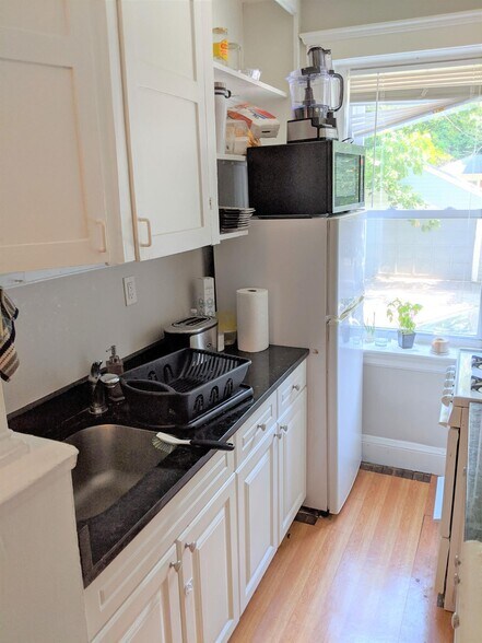 Building Photo - 1 Gray St