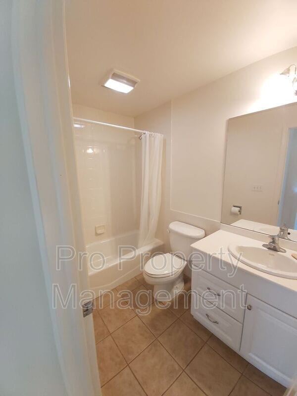 Building Photo - 131 Railroad St