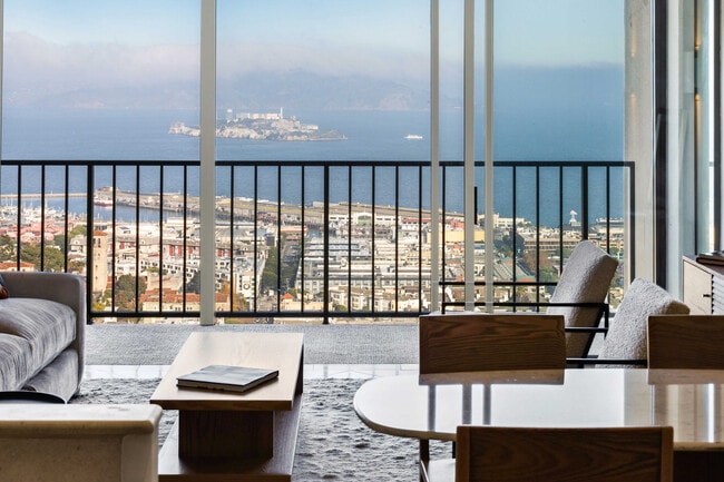 Building Photo - 999 Green St