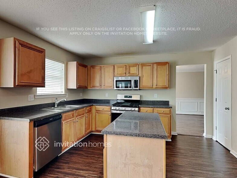 Building Photo - 1457 St George Pl