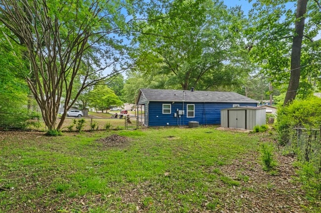 Building Photo - 102 Pine Cir