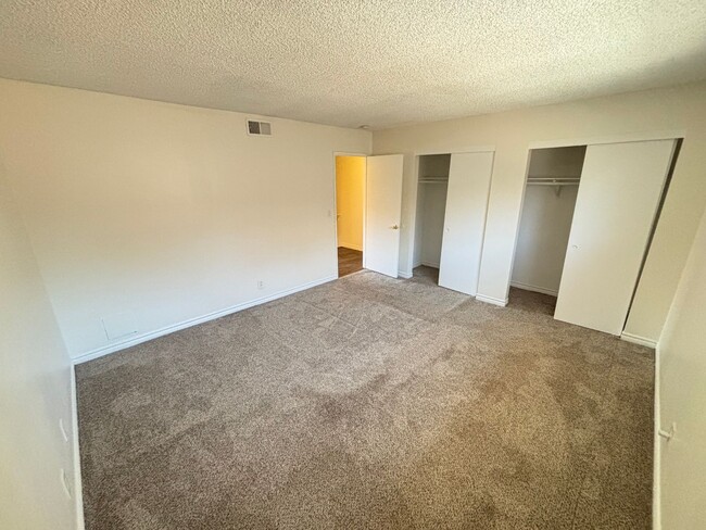 Building Photo - 2744 Karen Ave