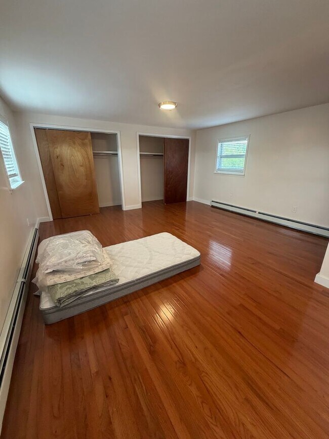 Building Photo - 4 Bedroom Single Family Home for Rent