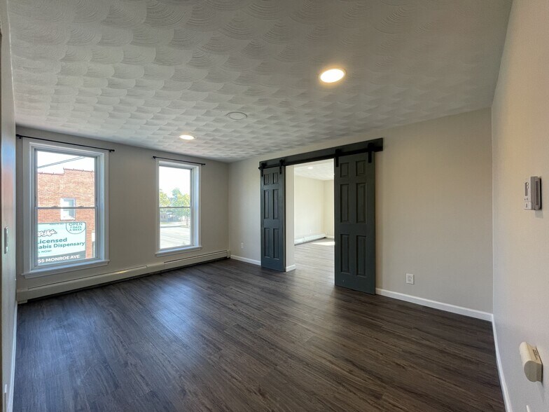 Building Photo - 4359 Lake Ave