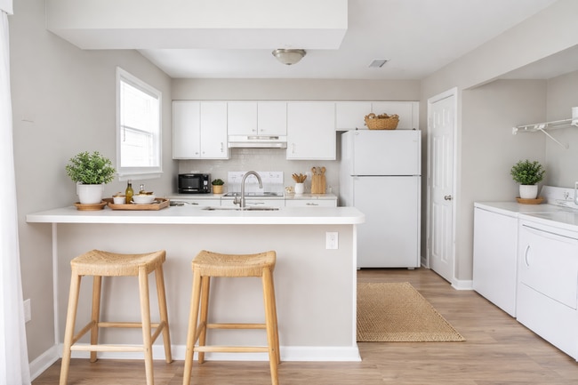 Building Photo - 246 Greenbrier Ave