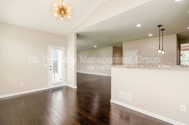 Building Photo - 578 Tallman St