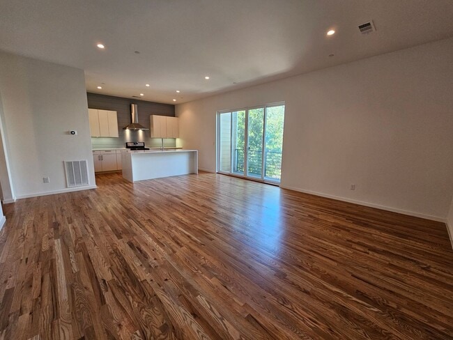 Building Photo - Minutes from Downtown, Uptown, Henderson, ...