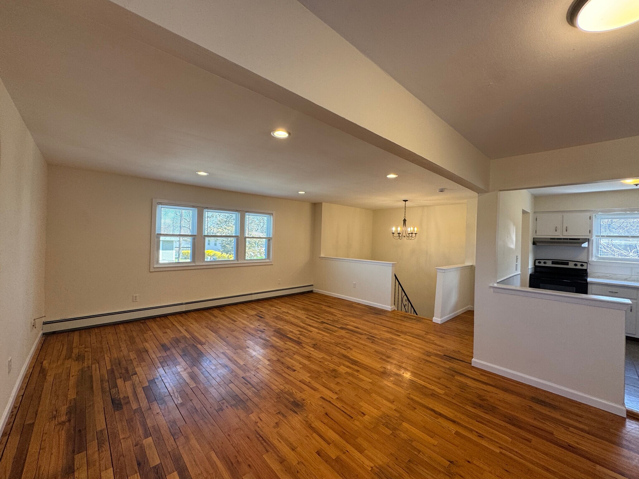 Building Photo - 40 Whitestone Rd