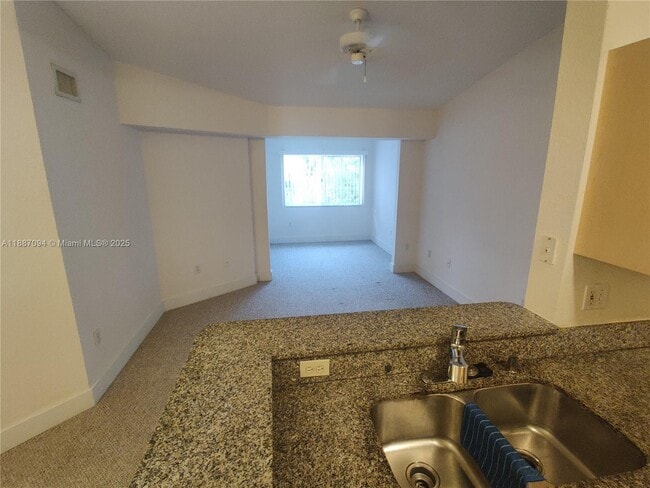 Building Photo - 2516 Centergate Dr