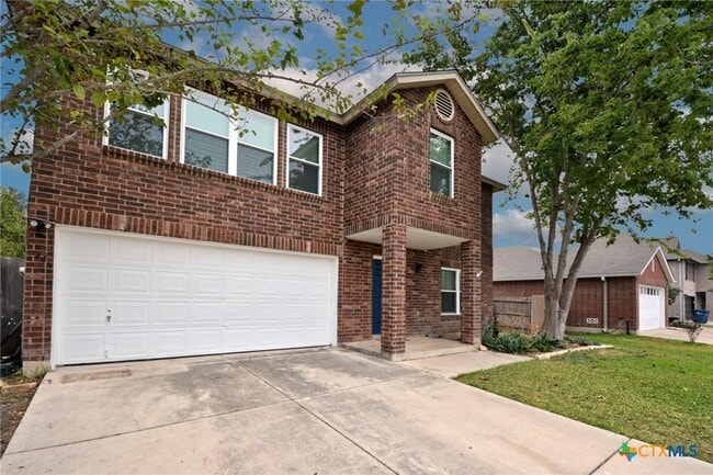 Building Photo - 744 Pinehurst Dr