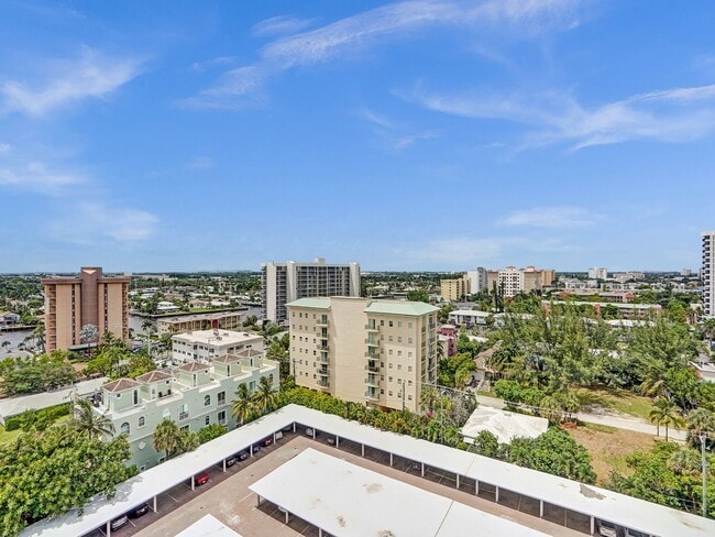 Building Photo - Beautiful 2 bedroom 1.5 bath Condo