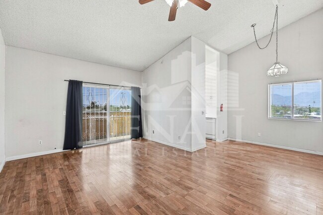 Building Photo - 808 S Langley Ave