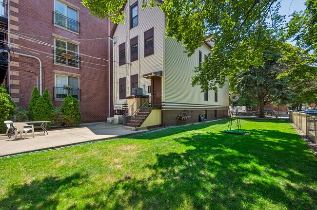Building Photo - 1354 W George St