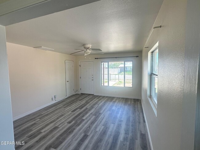 Building Photo - 5208 Blue Ridge Dr