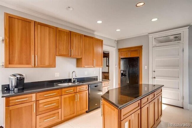 Building Photo - Uptown Capitol Hill - Secure Historic Building with Modern Updates!