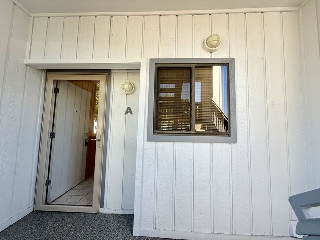 Building Photo - 2 bed 2 bath Turnkey Yearly Rental – Water...