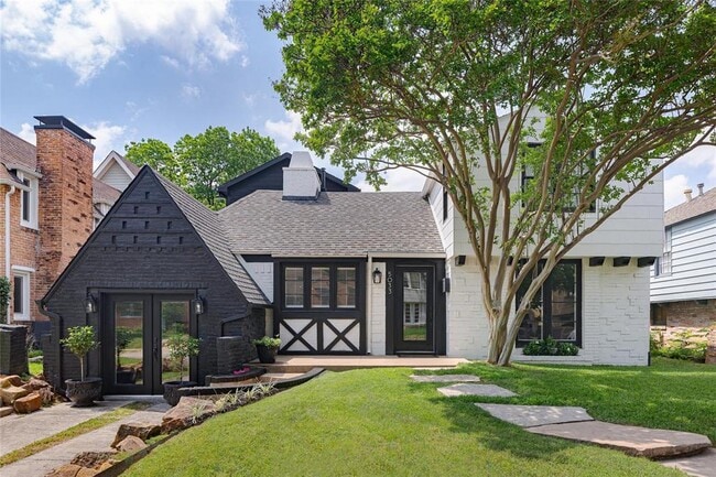 Building Photo - Impressive Cochran Heights home with outdo...