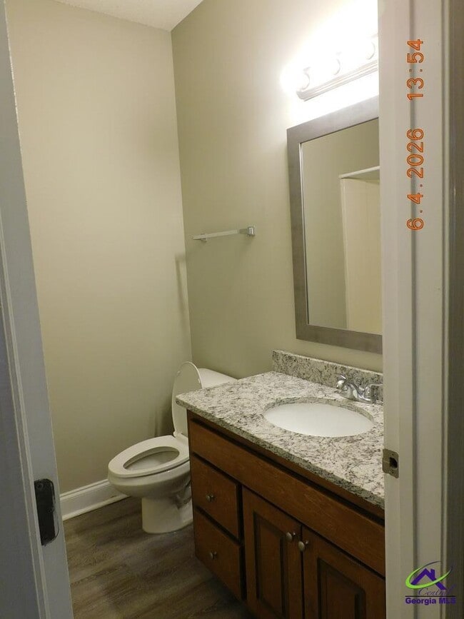Building Photo - 408 Club Villa Court