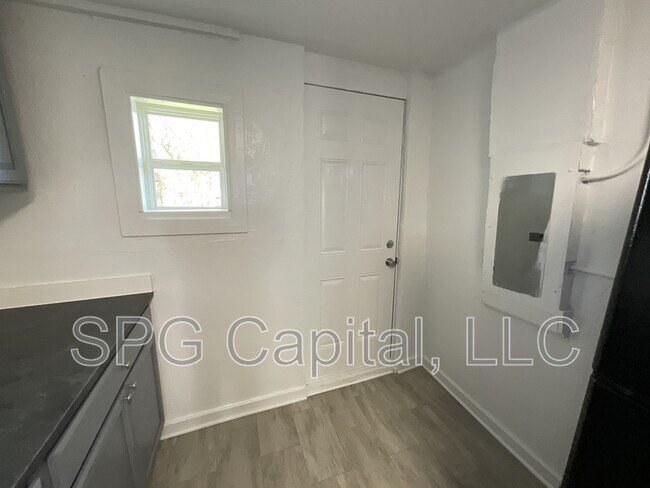 Building Photo - 443 S Duke St