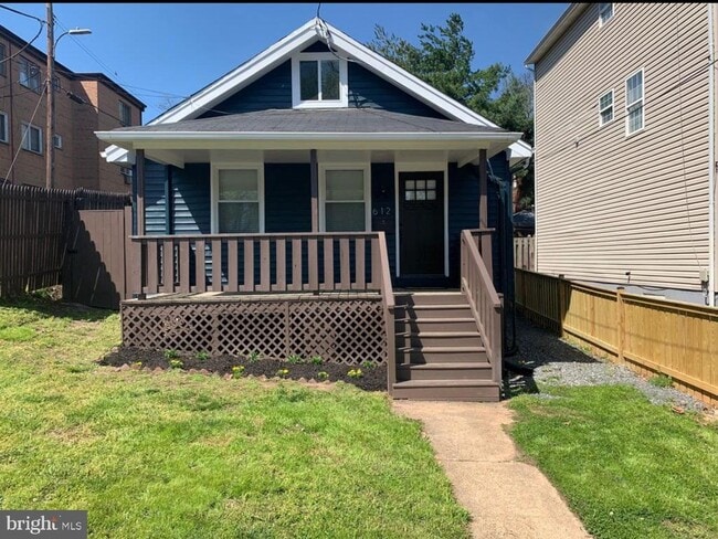 Building Photo - 612 44th St NE