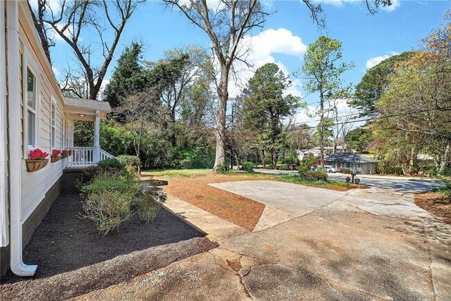 Building Photo - 955 S Columbia Dr