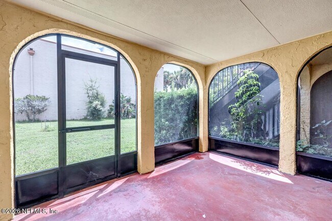 Building Photo - 3906 Mission Dr