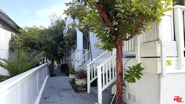 Building Photo - 1202 Tennyson St