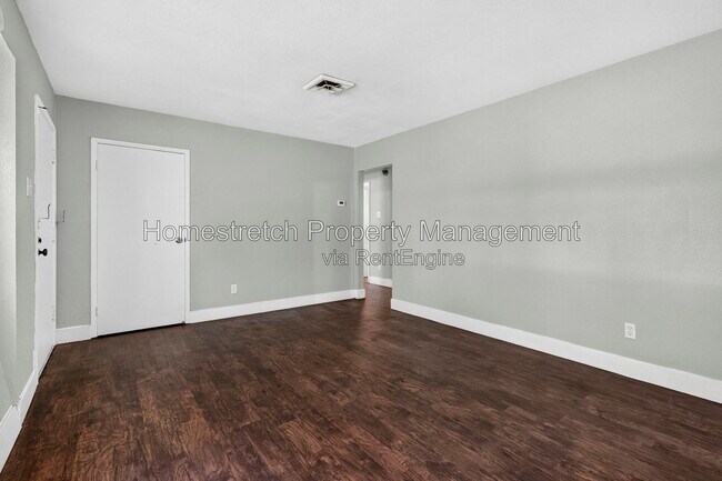 Building Photo - 11948 Bridgevale Ave